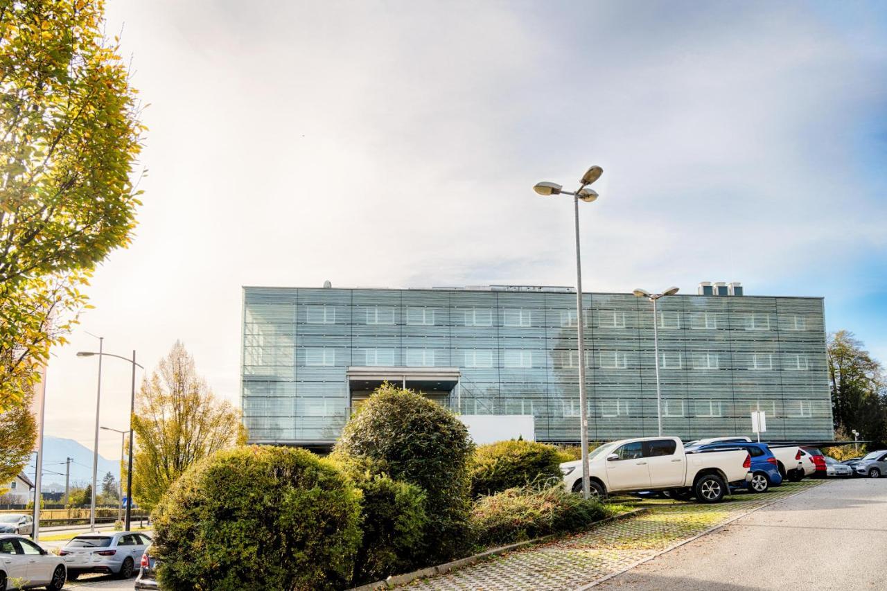 B&B Hotel Salzburg-Nord ภายนอก รูปภาพ
